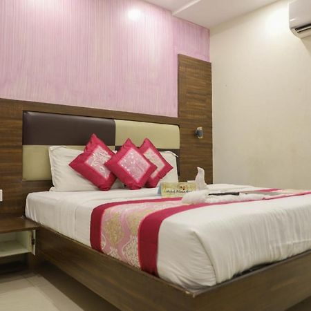 Hotel Plaza Executive - Near Bkc Мумбай Екстериор снимка