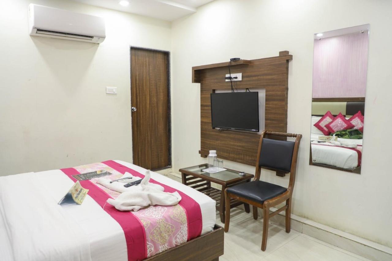 Hotel Plaza Executive - Near Bkc Мумбай Екстериор снимка