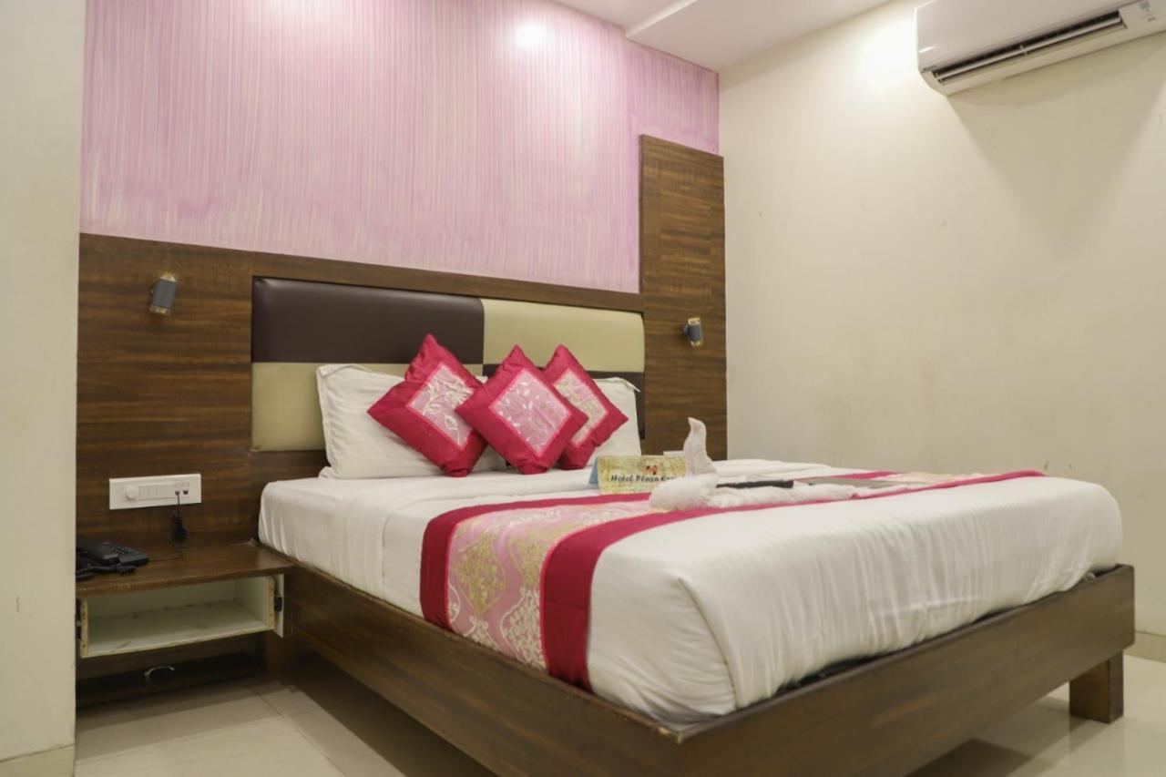 Hotel Plaza Executive - Near Bkc Мумбай Екстериор снимка