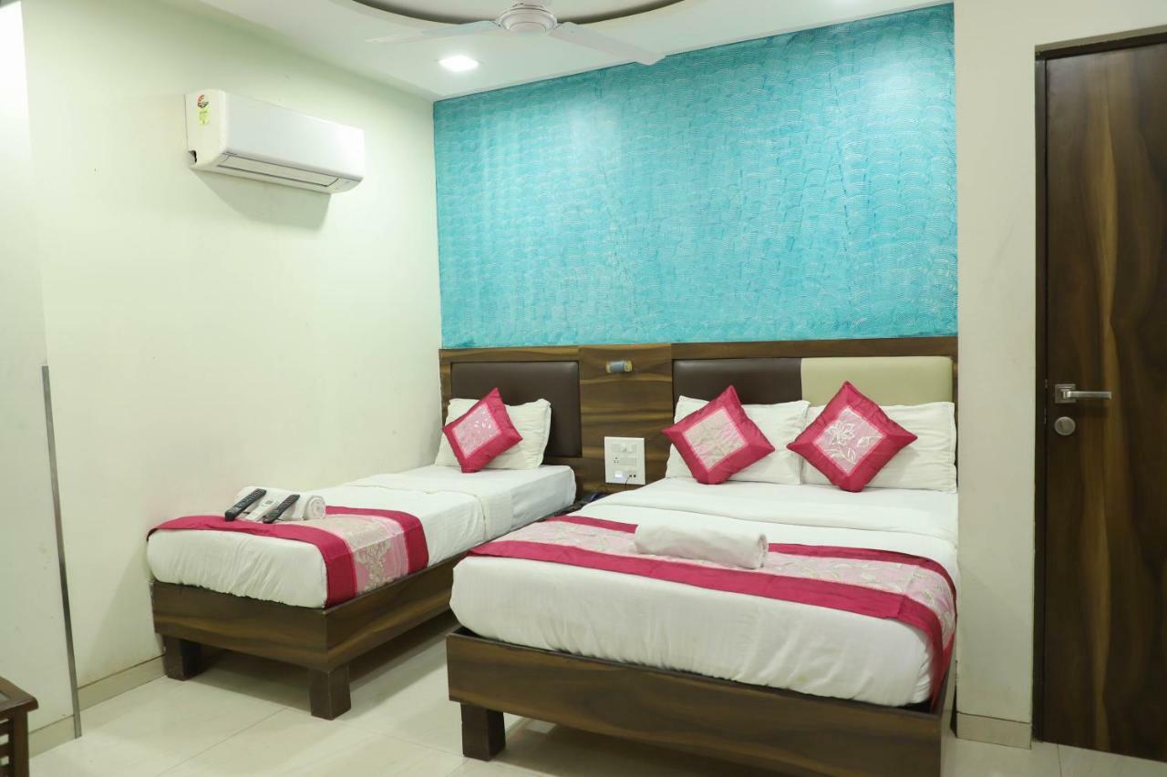 Hotel Plaza Executive - Near Bkc Мумбай Екстериор снимка