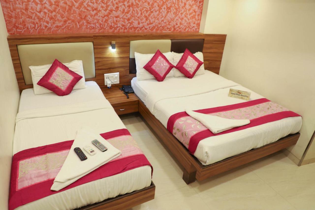 Hotel Plaza Executive - Near Bkc Мумбай Екстериор снимка