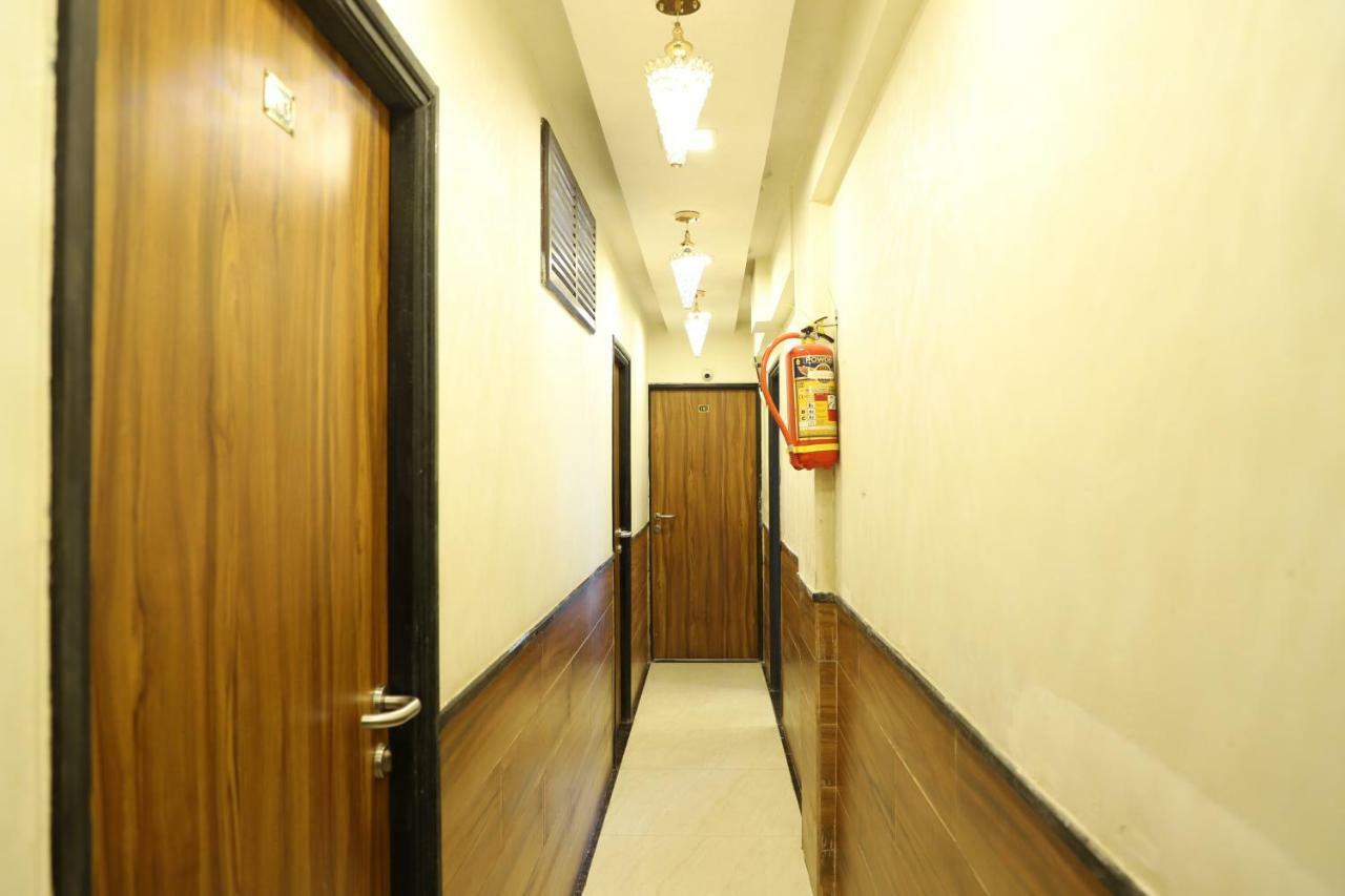 Hotel Plaza Executive - Near Bkc Мумбай Екстериор снимка