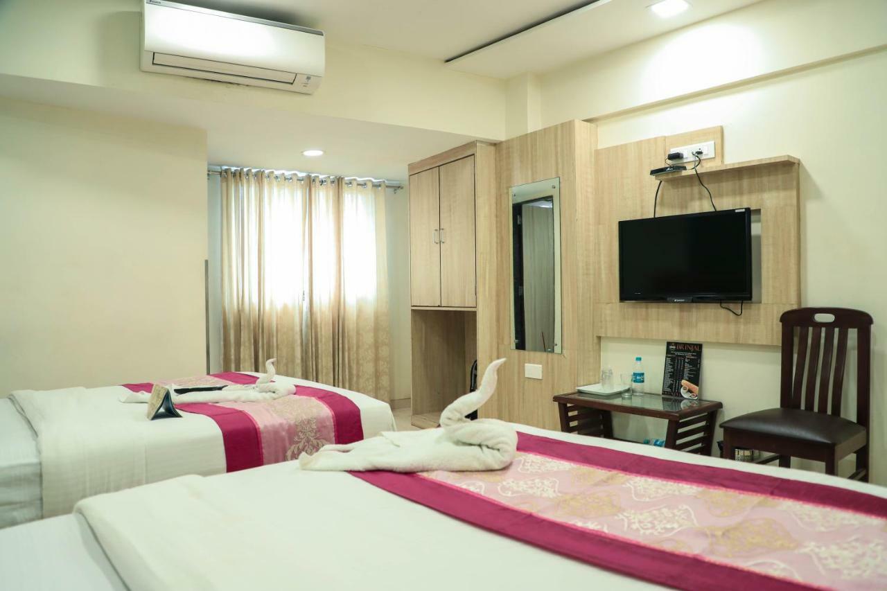 Hotel Plaza Executive - Near Bkc Мумбай Екстериор снимка