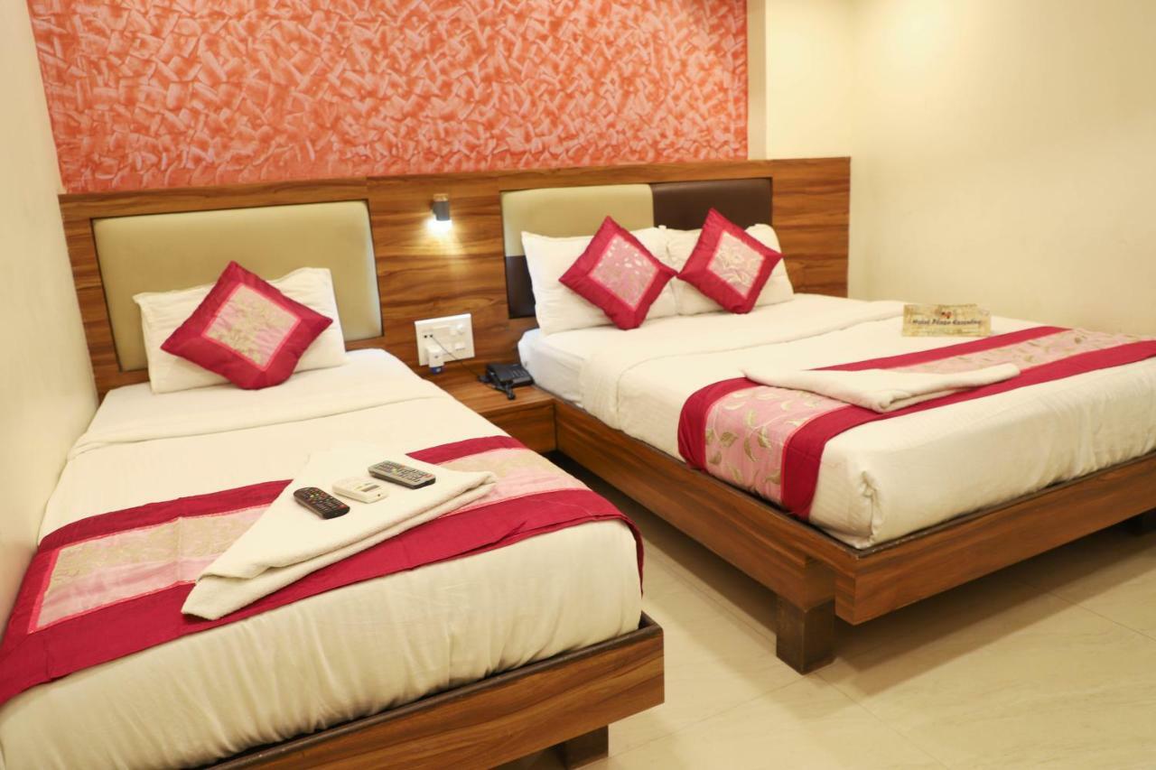 Hotel Plaza Executive - Near Bkc Мумбай Екстериор снимка