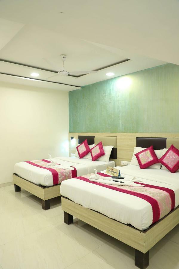 Hotel Plaza Executive - Near Bkc Мумбай Екстериор снимка