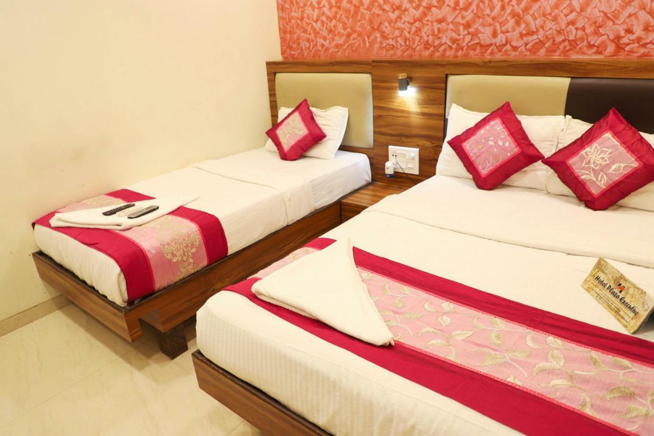 Hotel Plaza Executive - Near Bkc Мумбай Екстериор снимка
