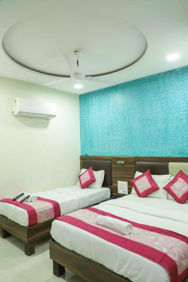 Hotel Plaza Executive - Near Bkc Мумбай Екстериор снимка