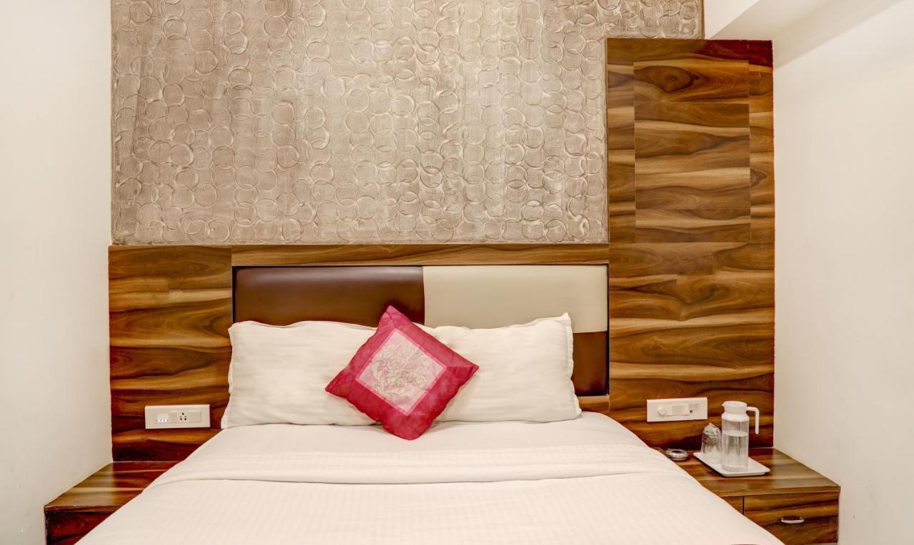 Hotel Plaza Executive - Near Bkc Мумбай Екстериор снимка