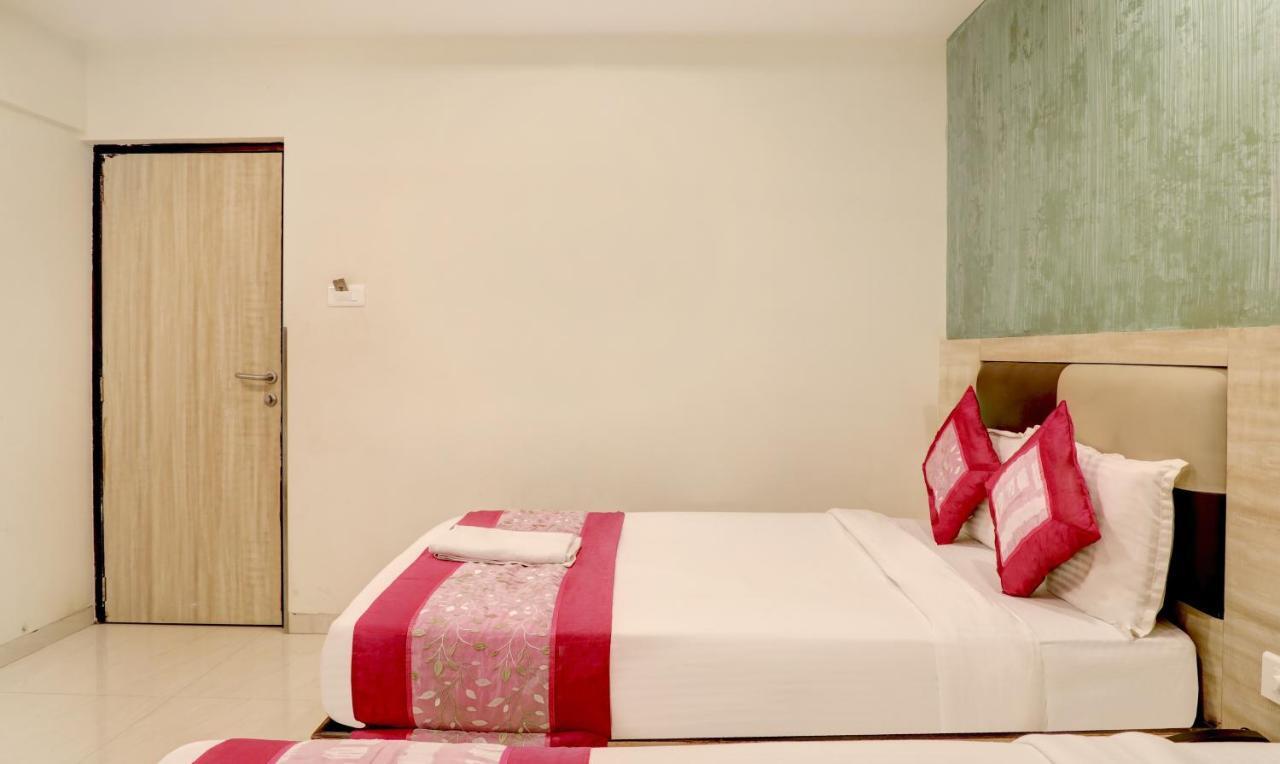 Hotel Plaza Executive - Near Bkc Мумбай Екстериор снимка