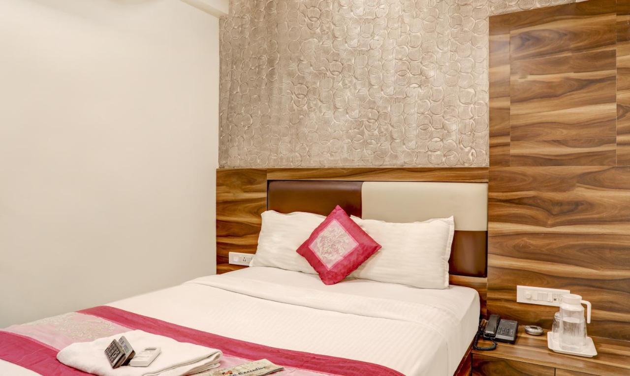 Hotel Plaza Executive - Near Bkc Мумбай Екстериор снимка